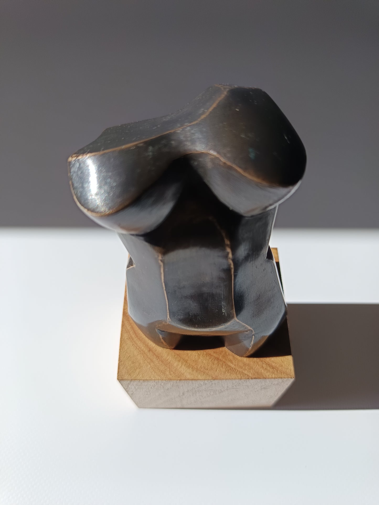 Escultura bronce busto femenino