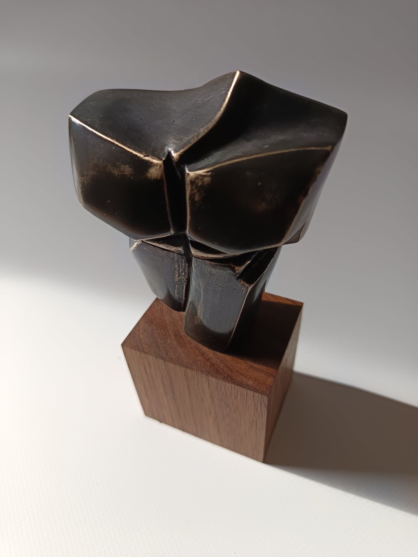 Escultura bronce busto masculino