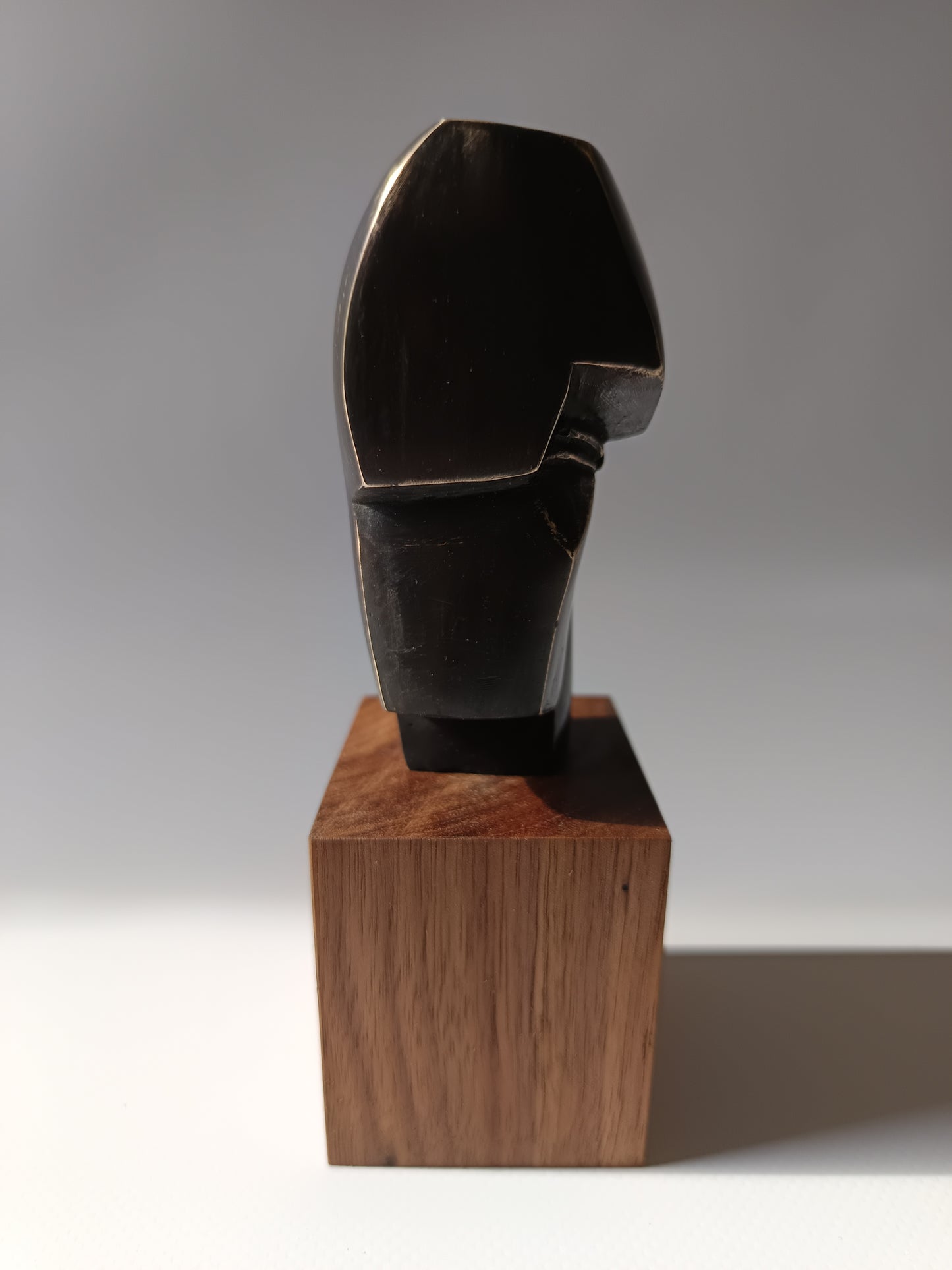 Escultura bronce busto masculino