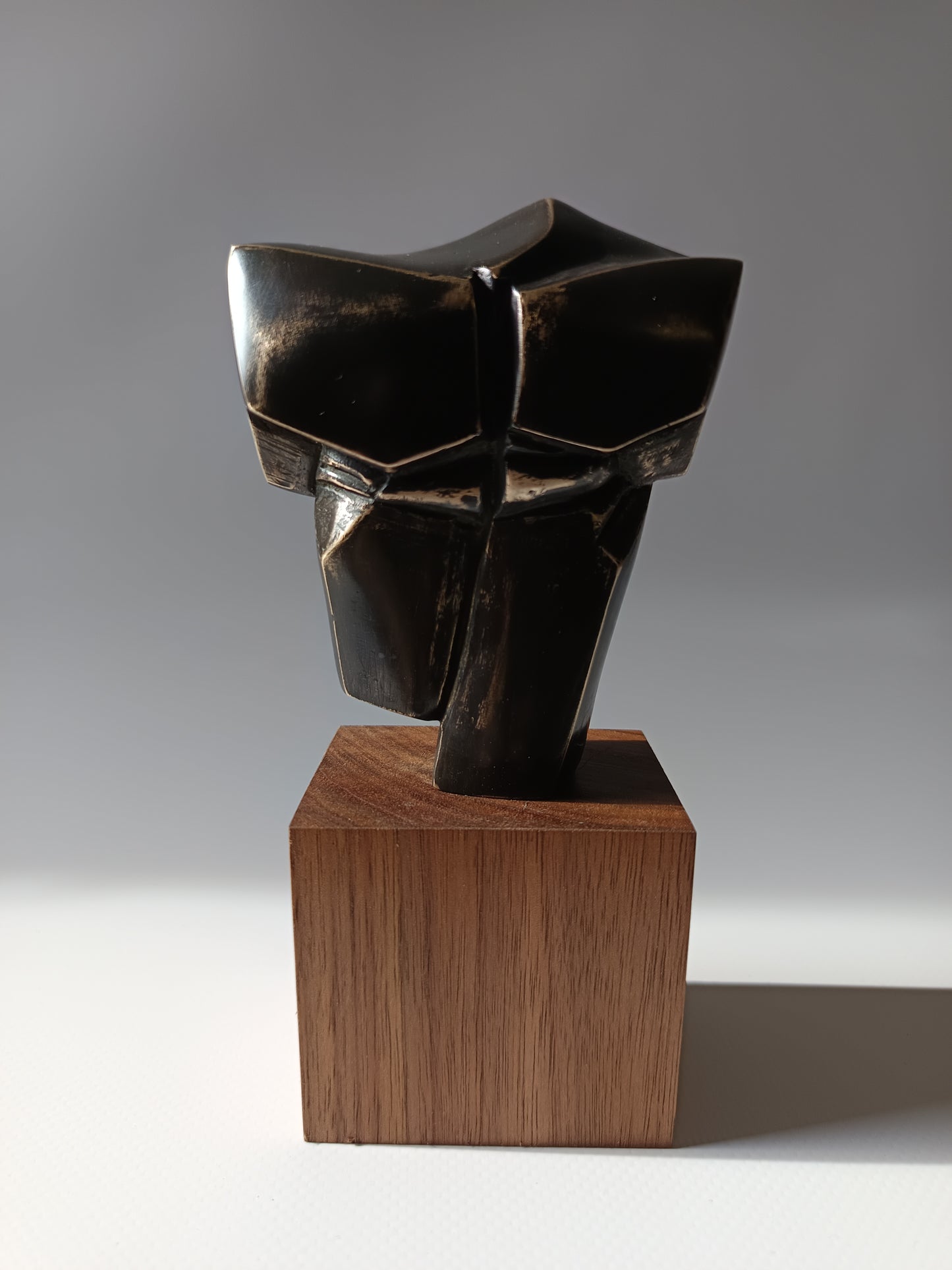 Escultura bronce busto masculino