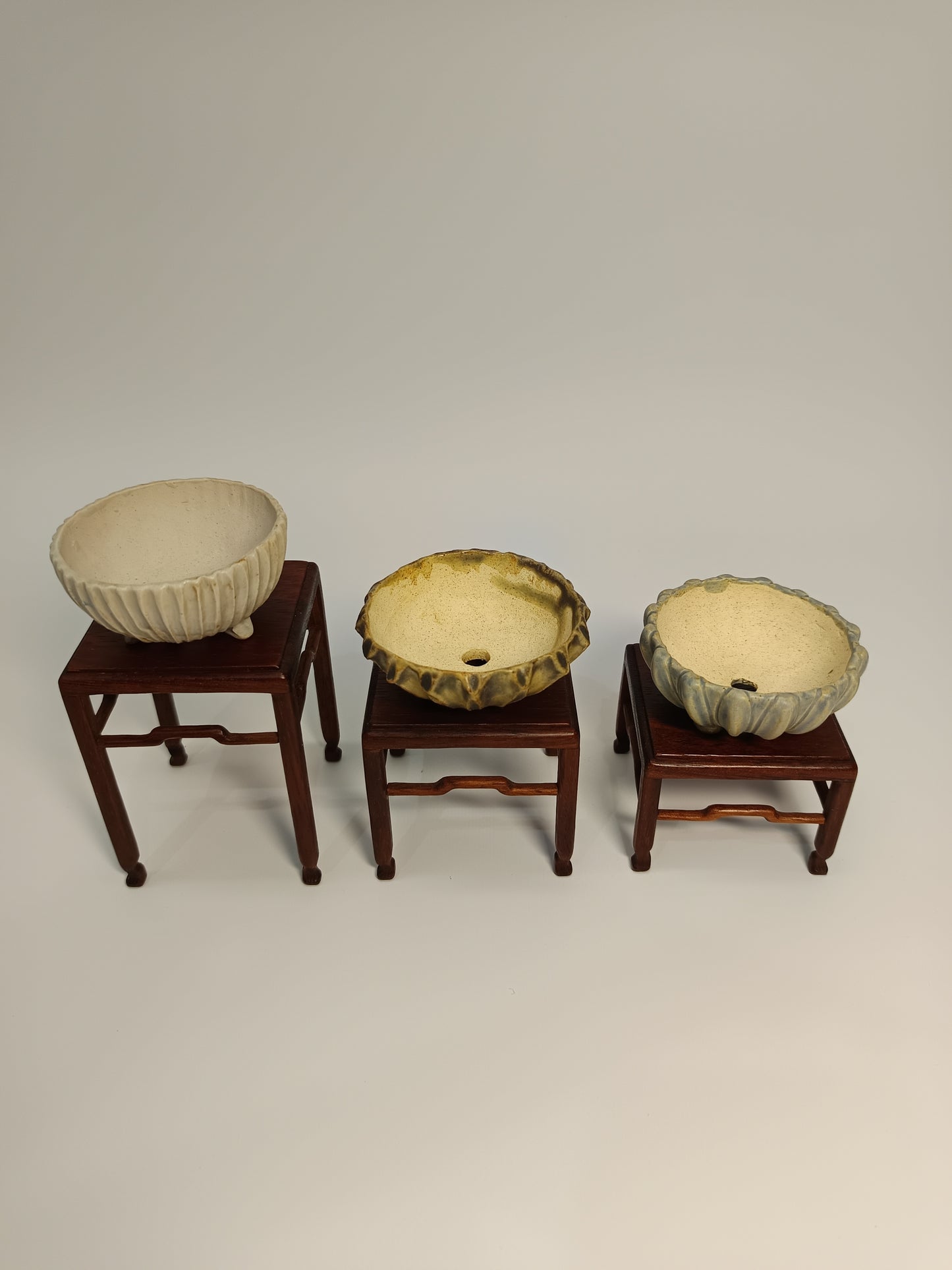 Juego mesas de iroko ·Macetas gres