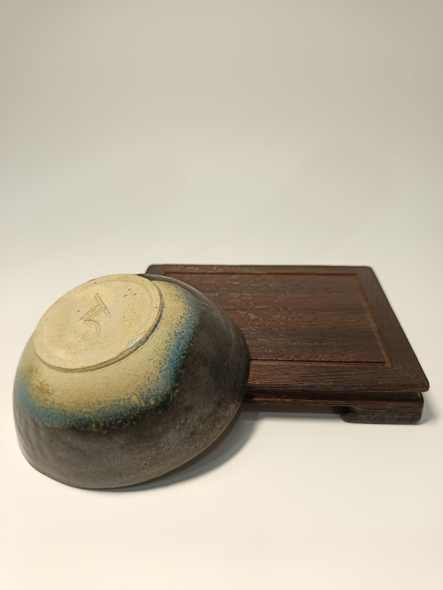 Cuenco gres negro ·Mesa iroko