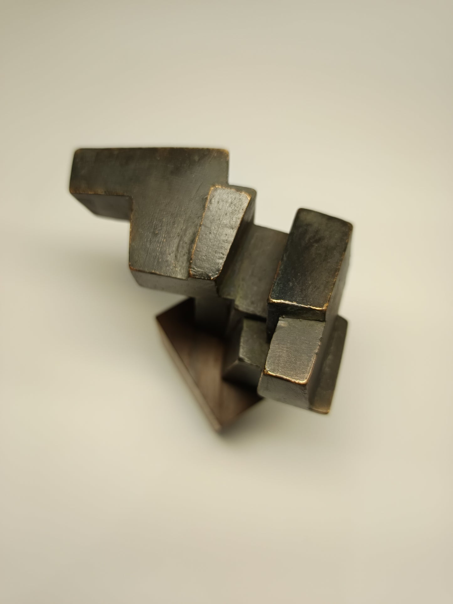 Escultura bronce  volumen 001