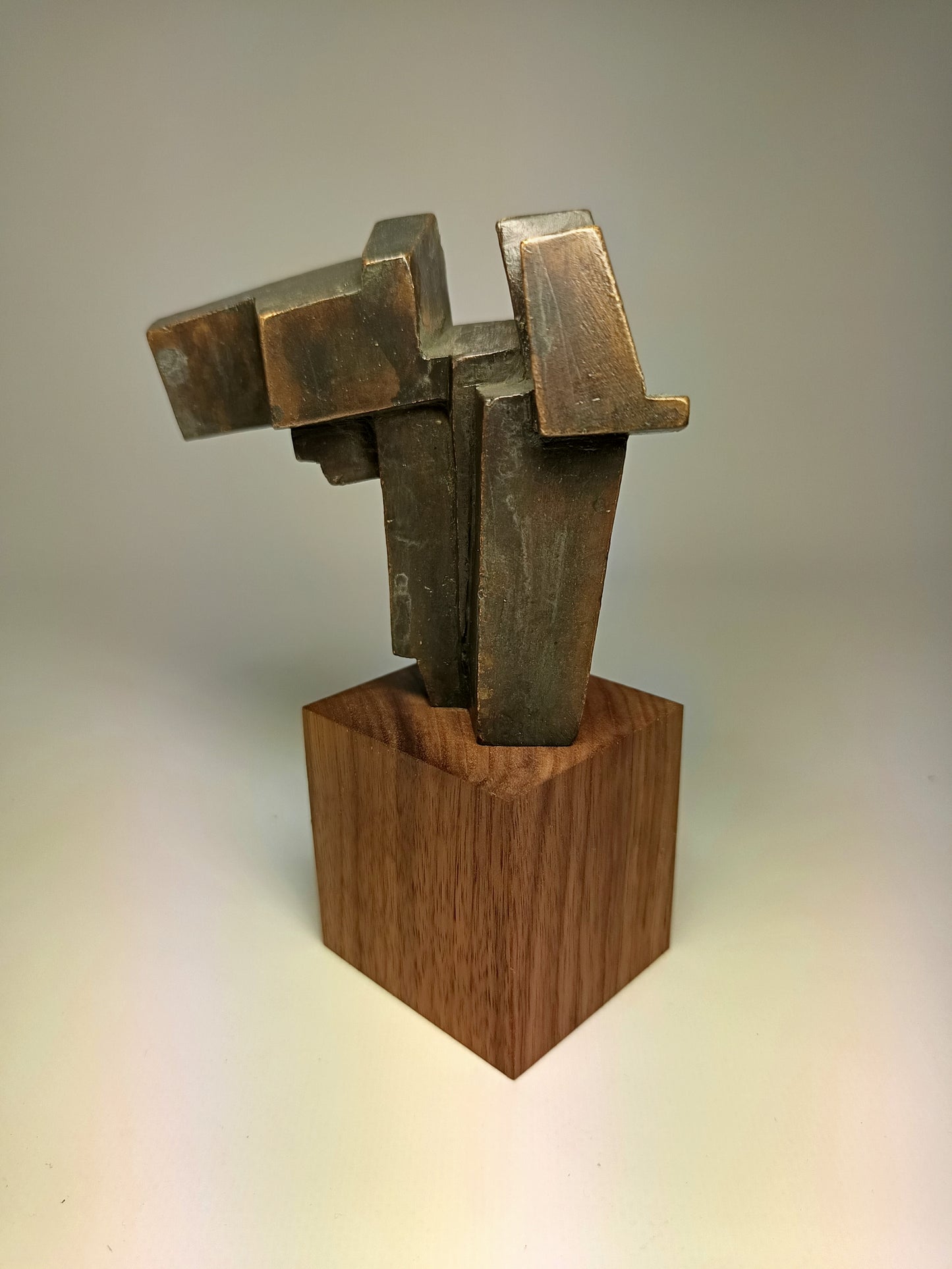 Escultura bronce  volumen 001