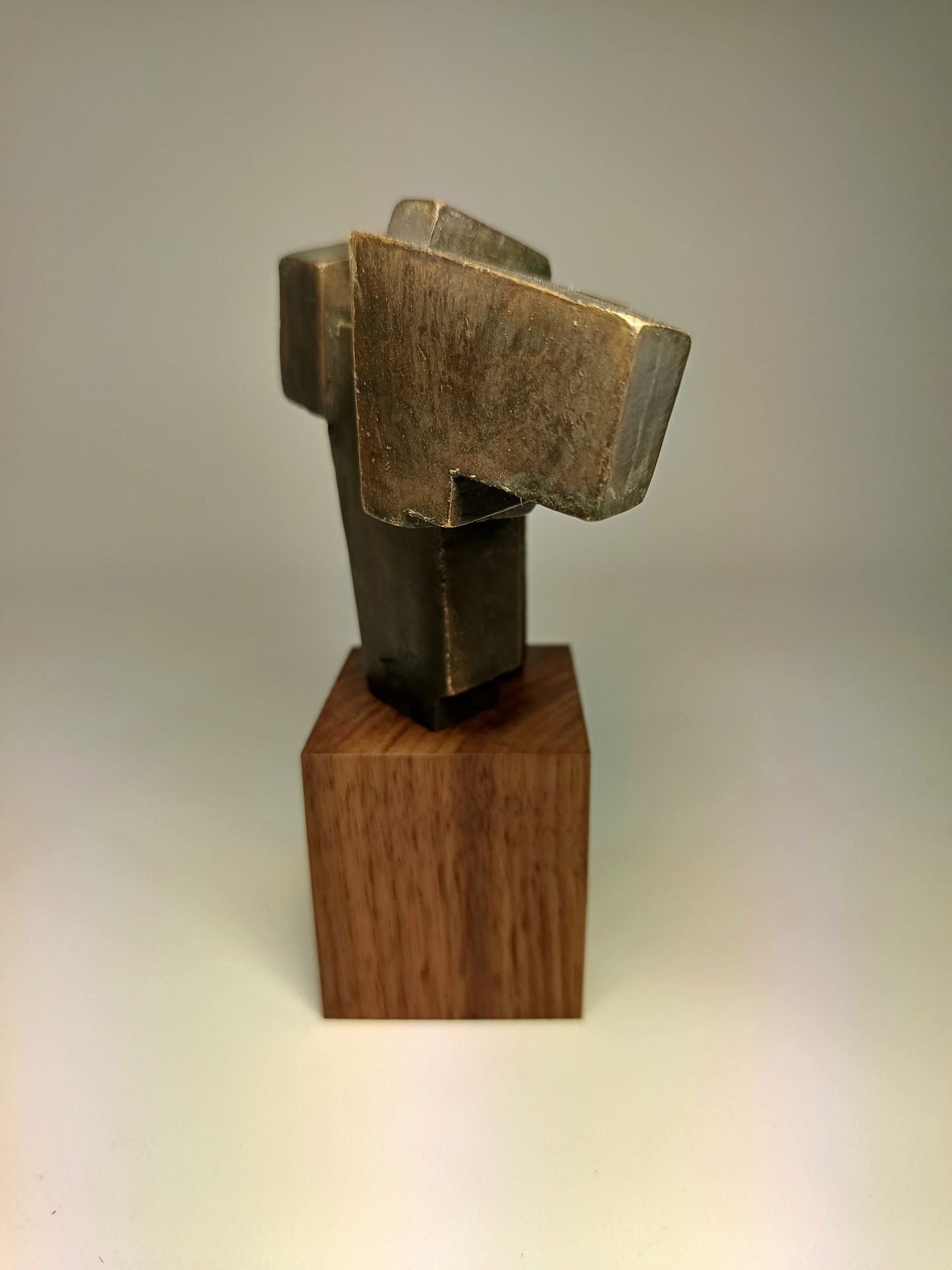 Escultura bronce  volumen 001