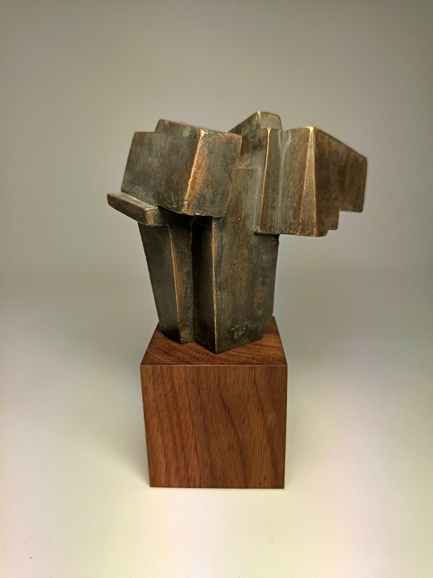Escultura bronce  volumen 001