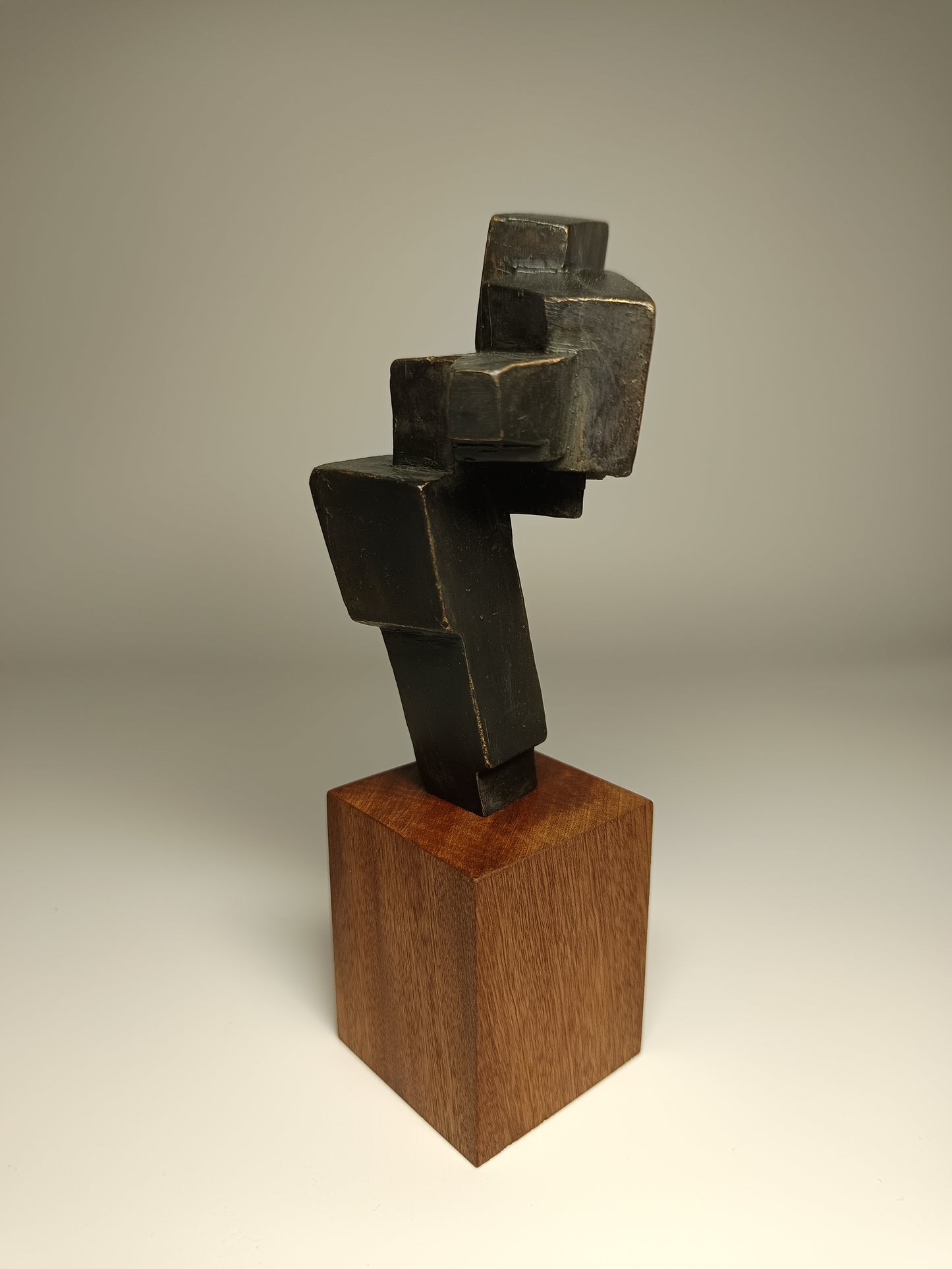 Escultura bronce  volumen 002