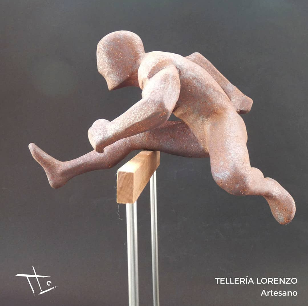 Escultura cerámica SALTO VALLAS
